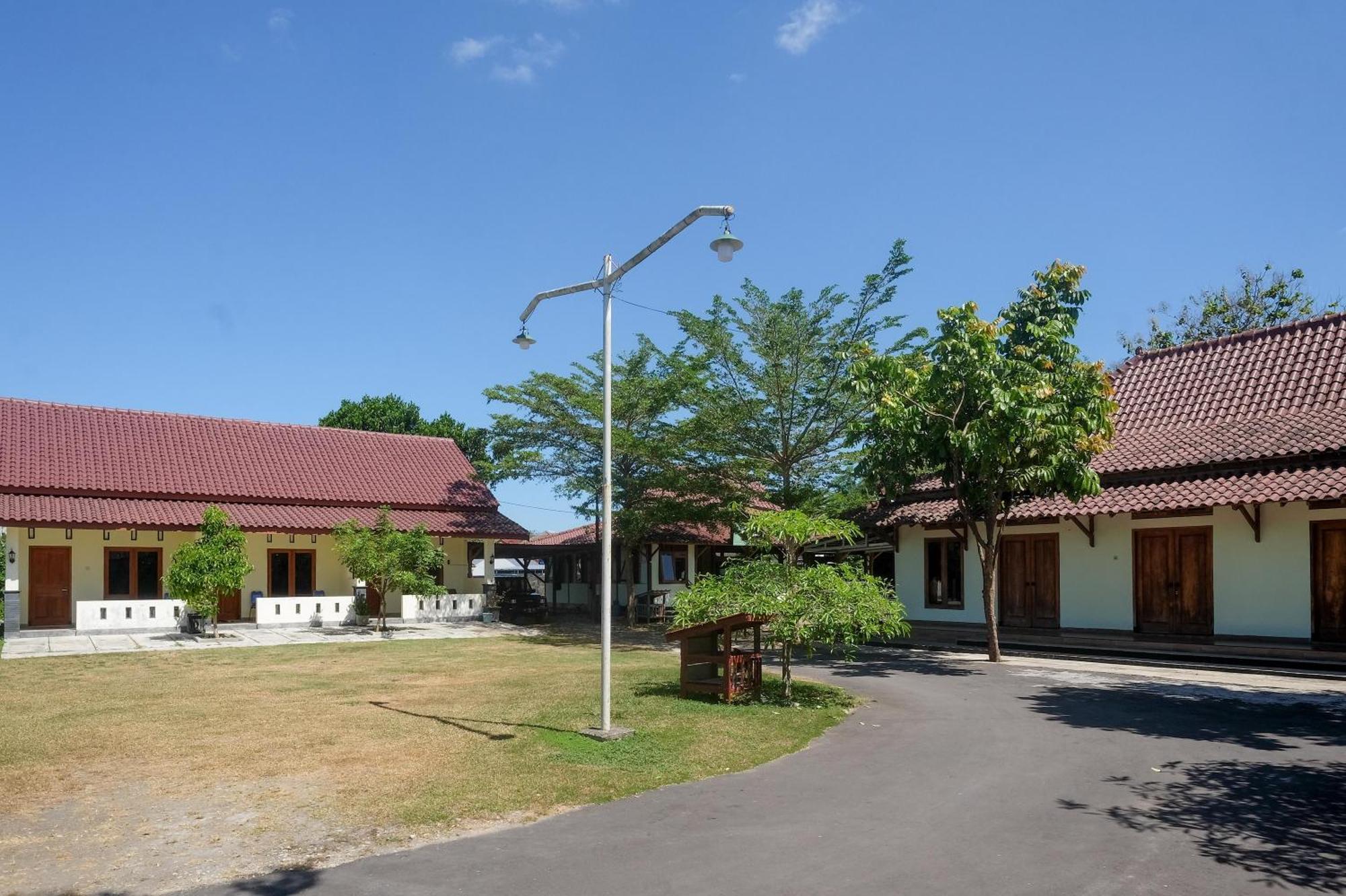 Reddoorz Syariah Near Alun Alun Wonosari Hotel Eksteriør billede