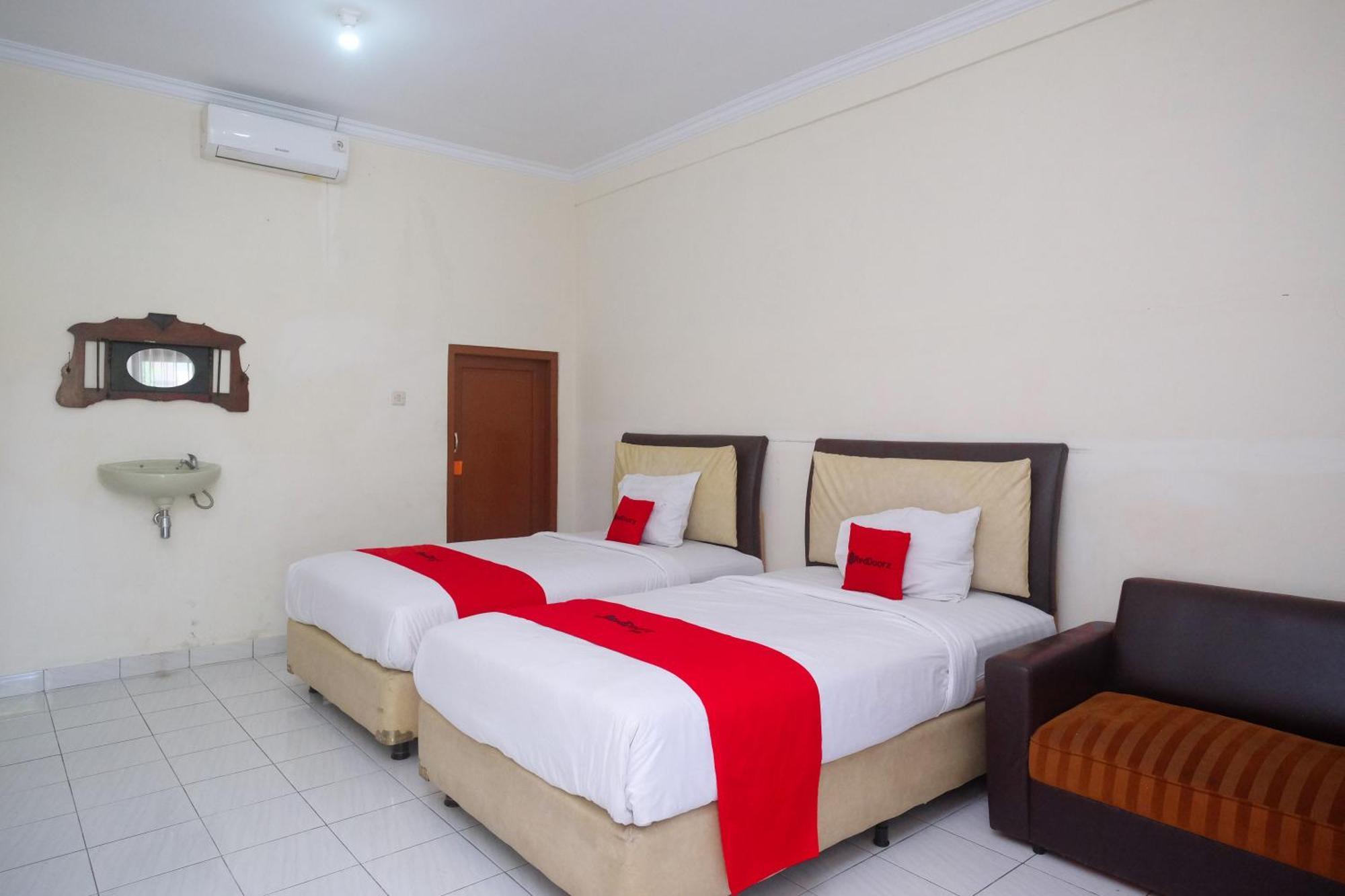 Reddoorz Syariah Near Alun Alun Wonosari Hotel Eksteriør billede